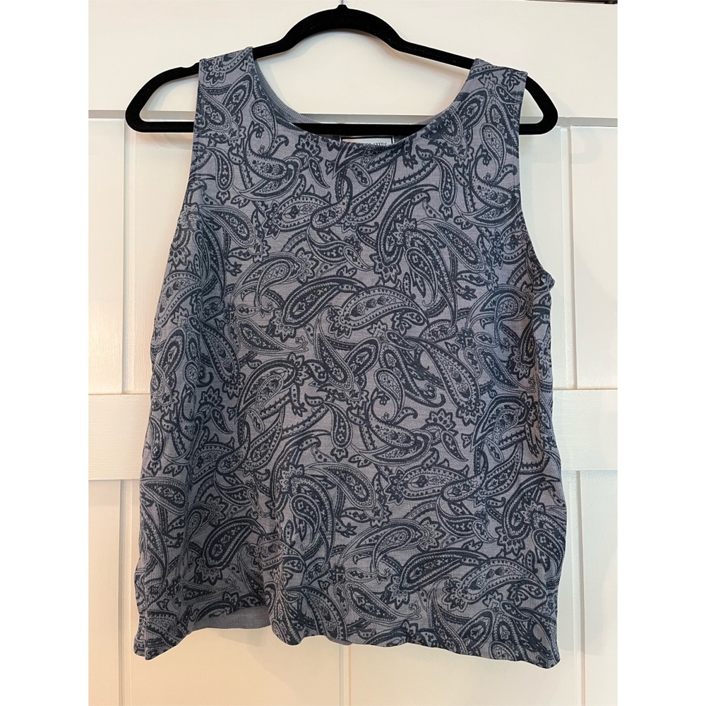 Travis Ayers top